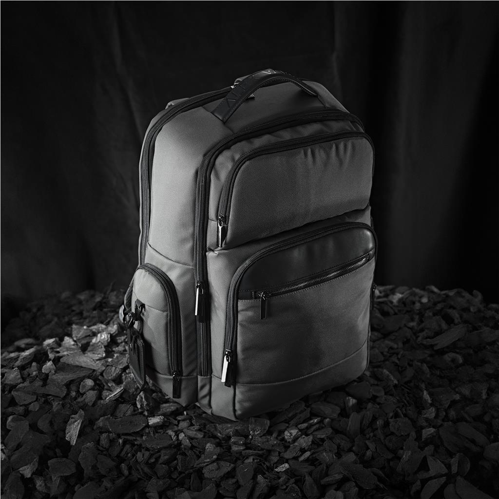 BG-AV-517-B_LIFESTYLE-NO-LOGO